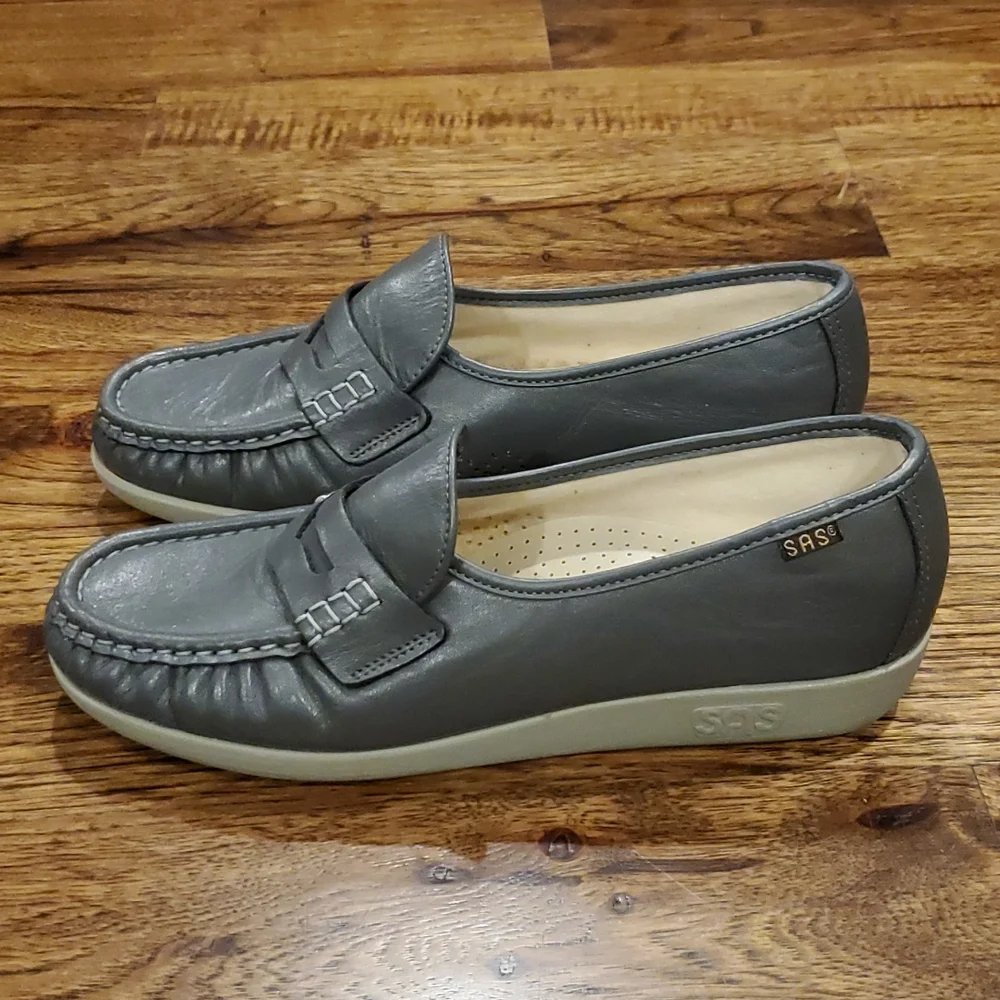Womens SAS gray leather loafers size 9M